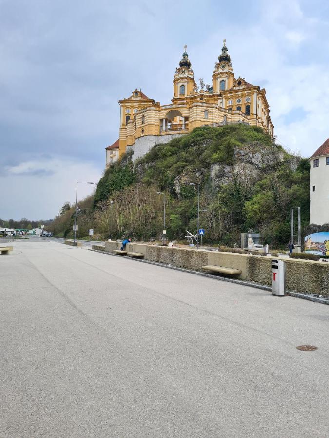 Schon Wohnen Beim Stift Melk Apartment Exterior foto